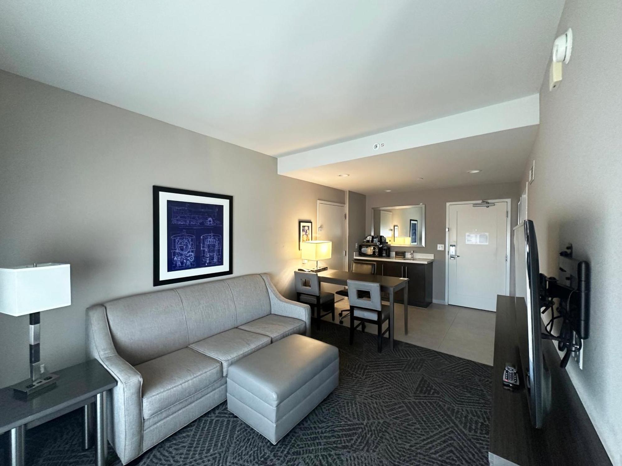 Embassy Suites By Hilton Kansas City Olathe Esterno foto