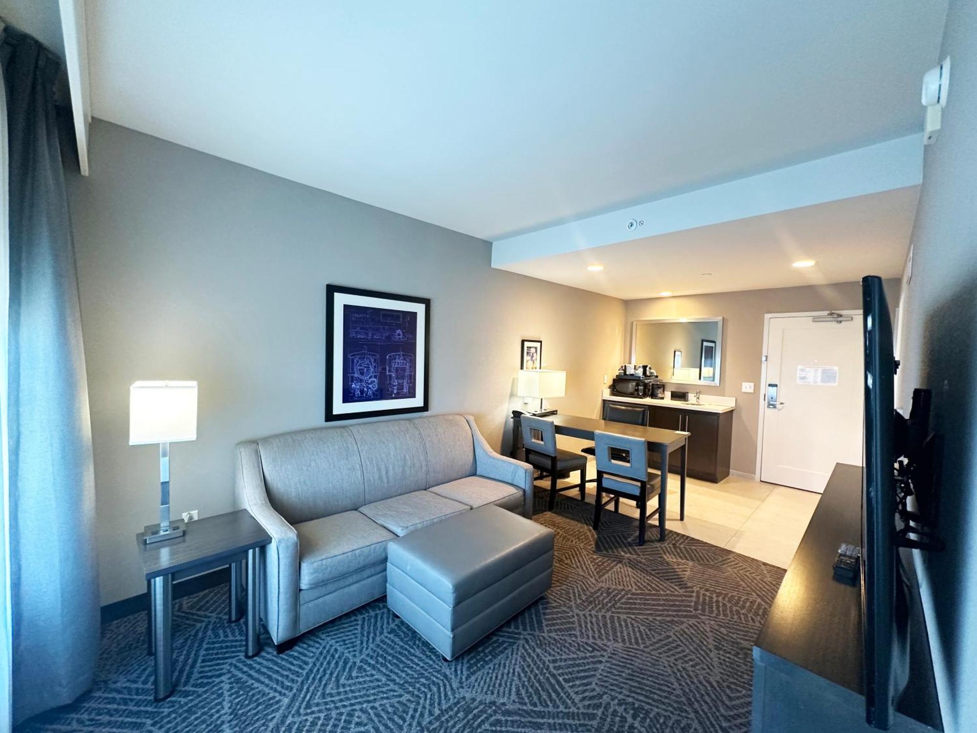 Embassy Suites By Hilton Kansas City Olathe Esterno foto